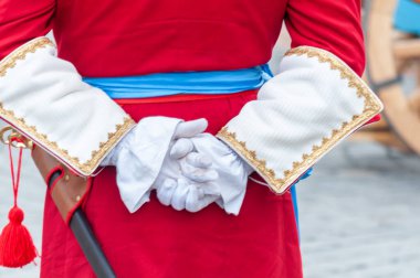 Timisoara, Romanya - 15 Eylül 2018: Nöbetçi değiştirme töreni. Dönem kostümleri.