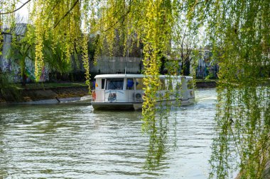 Timisoara, Romanya - 25 Mart 2019: Bega Nehri 'nde bir RATT botu