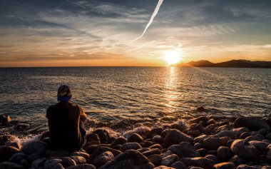 günbatımı Ibiza Balear Adaları düşünürken