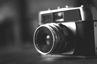 Retro vintage carama oturum farklı antika aksesuarlar ile