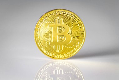 Bitcoin oturum siyah ve beyaz arka plan ve taşınabilir arka plan ile ahşap taban