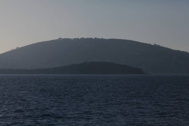 Türk adaların siluetleri Istanbul yakınındaki Marmara Denizi'ndeki Adalar aradı. Metin alanı. Açık atış