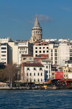 Galata Kulesi, Istanbul, Türkiye. Haliç defne su bir manzara. Güneşli bir gün. Açık atış