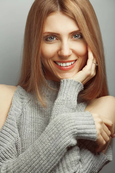 Liebevolle Frau Konzept Porträt Eines Glücklich Lächelnden Models Mit Langen — Stockfoto