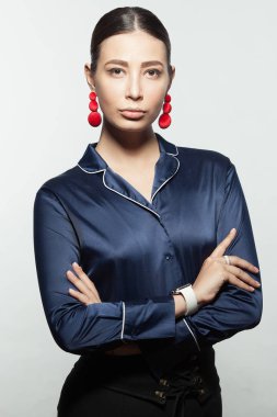 Güçlü, aktif, modern, başarılı şık iş kadını