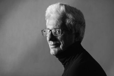 Her yaş kavramı eski, yakışıklı ve seksi asla. Yakın çekim 