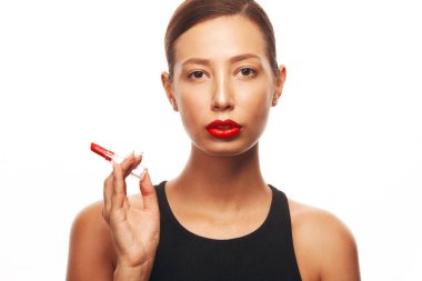 Kırmızı saplantısı, güzellik kozmetik, moda makyaj kavramı. Yakın çekim