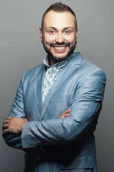 Portrait of  funny smiling man working as anchorman, standing and posing — Stock Photo, Image