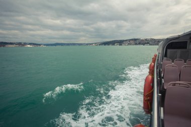 Dünya kavramı. Boğaziçi Boğazı arasında yelken gemisi