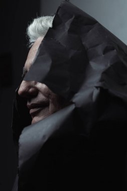 Yüzyıllar boyunca, antik sanat kavramı. Olgun adamın yakın profil portresi