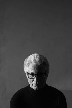 Her yaş kavramı eski, yakışıklı ve seksi asla. 