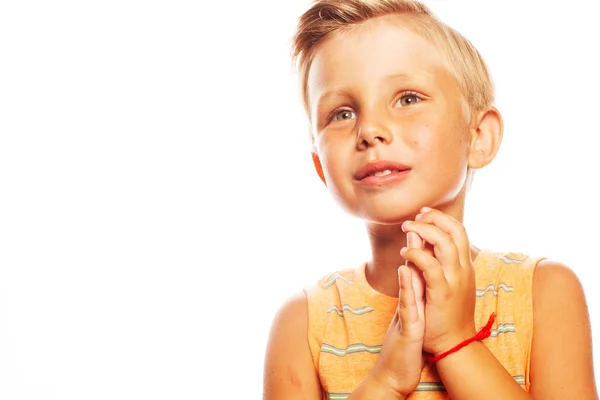 Dankbares Zuschauerkonzept. Porträt des lächelnden süßen kleinen Jungen — Stockfoto