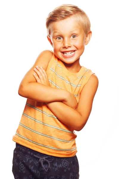 O conceito de alegria da mãe. Retrato de rir menino bonito em T-shirt sem mangas laranja — Fotografia de Stock