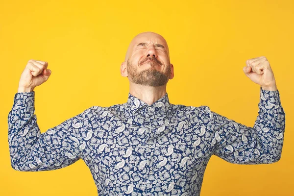 Fantastisch op elke leeftijd. Portret van 40-jarige man Feeling success — Stockfoto