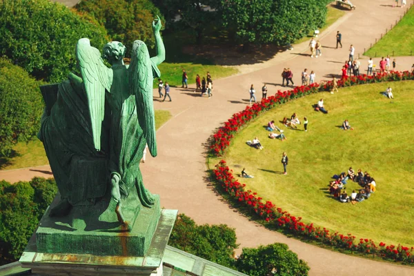 Концепция мирового наследия Европы. Красивый вид с воздуха на площадь с цветами — стоковое фото
