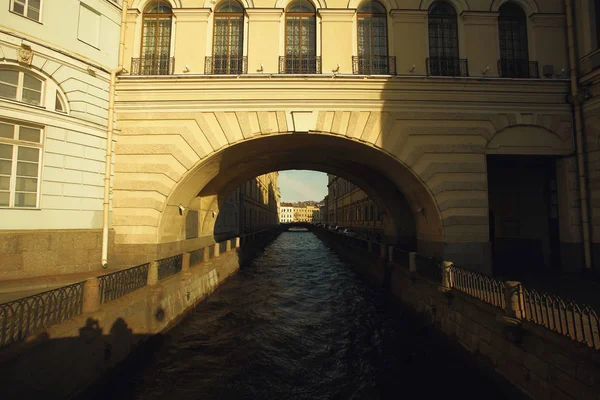 Concepto de patrimonio mundial. Hermosa vista en el canal de agua Zimnyaya Kanavka — Foto de Stock