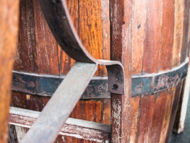 Güney şarap fermantasyon tankları, rahatlatıcı ve Bahçe mobilya imal sandalye ahşap kafeterya kahve evi Restoran vintage iç Teras masa. Geleneksel Asya iç unsurları, Vintage etkisi.