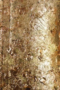 Altın varak veya arka plan dokusu üzerinde altın folyo