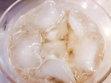 Macro meşrubatları, bira yakın plan, Ice, Baloncuk, Arkaplan, Buz Küpü, Soyut Arka plan, Buz gibi içecek, Buzlu Soğuk Kabarcıklı Karbonatlı Hafif İçeceğin Detayları