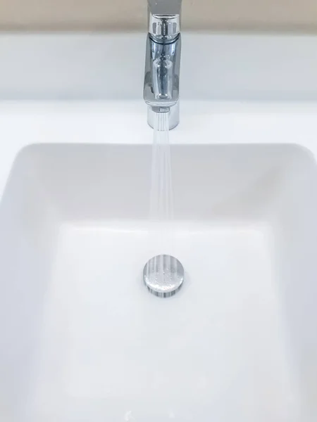 Basin Wash Basin Close Basin Tap Flowing White Wash Basin — Stock Photo, Image