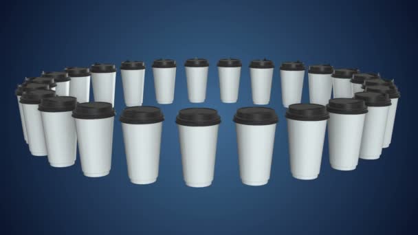 Jednorazowe kubki do kawy. Rząd pustego papieru kubek z plastikowym wieczkiem — Wideo stockowe