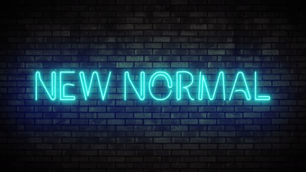 Neonový nový normální na cihlové zdi. Night Club Bar blikající neonové znamení. — Stock video