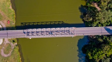 Hava yolu köprülü Nehri üstten görünüm görünümünü.