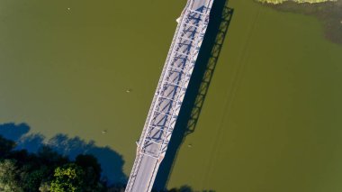 Hava yolu köprülü Nehri üstten görünüm görünümünü.