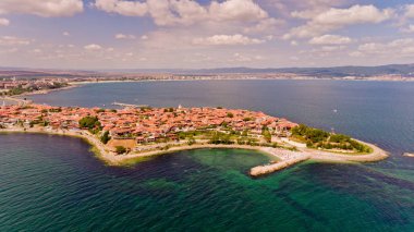 Nessebar, Bulgaristan Karadeniz sahil üzerinde Antik kentin havadan görünümü.