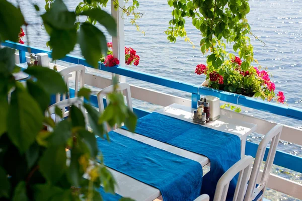 Una Mesa Café Vacío Verano Junto Mar —  Fotos de Stock