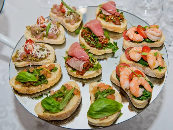 Diferentes Aperitivos Boda Plato Espejo — Foto de Stock