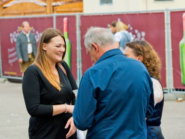 Münih, Almanya - 07 Ekim 2018: insanlar ve Fuar sürmek en büyük halk Festivali dünyada - oktoberfest.