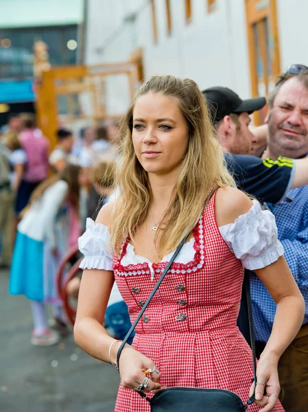 Munich Alemania Octubre 2018 Joven Chica Sexy Oktoberfest Traje Nacional — Foto de Stock