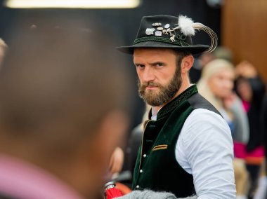 Münih, Almanya - 07 Ekim 2018: Oktoberfest - dünyanın en büyük halk Festivali şapkalı bir adam.