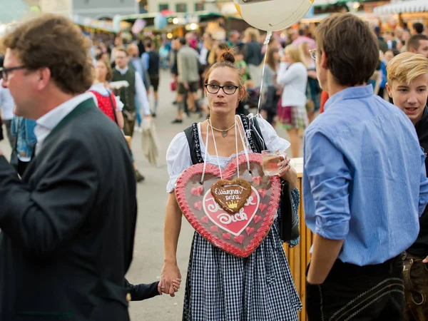 Munich Alemania Octubre 2018 Chica Vendedora Pan Jengibre Festival Folclórico — Foto de Stock