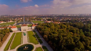 Münih'in Nymphenburg Sarayı ve Parkı Ensemble havadan görünümü.