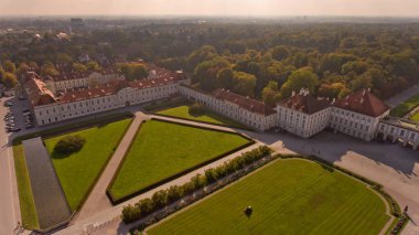 Münih'in Nymphenburg Sarayı ve Parkı Ensemble havadan görünümü.