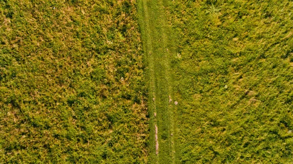 Landstraße Durch Grünen Rasen Ansicht Von Oben — Stockfoto