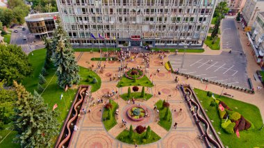 Vinnitsa, Ukrayna - Jully 29, 2018: Yıllık all-Ukraynaca döngüsü. Bir grup Bisiklet dağcılardan başında toplandı. Havadan görünümü.