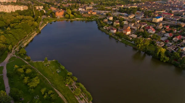 Vista Aérea Parque Cidade Verão Perto Lago Bela Vista Natureza — Fotografia de Stock