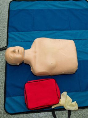 Tıbbi prosedür, ilk yardım, CPR, auscultation, vb gerçekçi eğitim simülatörü kukla manken bebek.