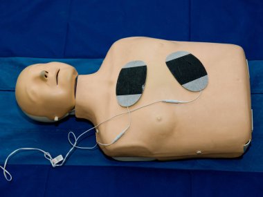 Tıbbi prosedür, ilk yardım, CPR, auscultation, vb gerçekçi eğitim simülatörü kukla manken bebek.