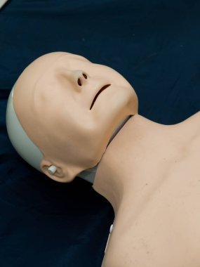 Tıbbi prosedür, ilk yardım, CPR, auscultation, vb gerçekçi eğitim simülatörü kukla manken bebek.