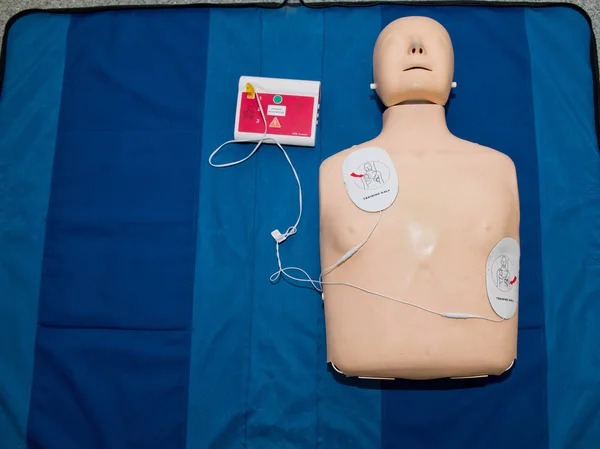 Automated External Defibrillator Training Dummy Mannequin — Stock Photo, Image