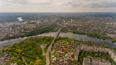 Vinnytsia şehrinde nehir Güney Bug havadan görünümü.