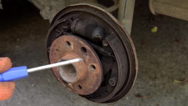 Rear brake shoes servicing and replacement. — Stock Video