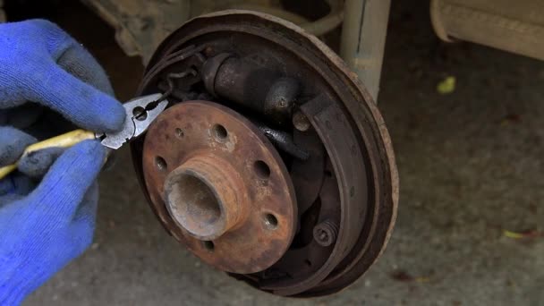 Rear brake shoes servicing and replacement. — Stock Video