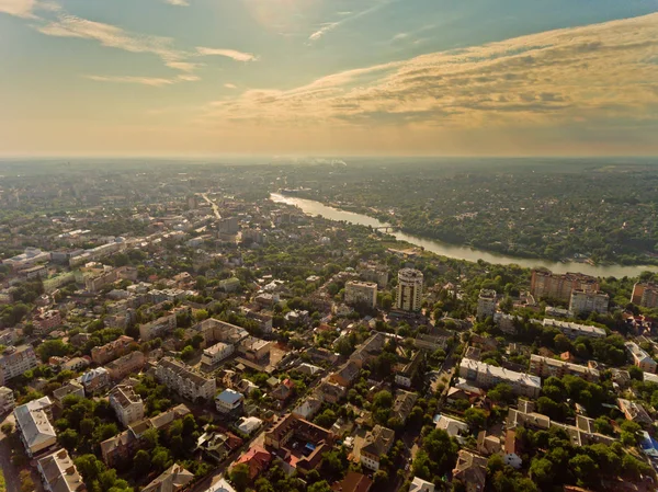 Bir Avrupa kentinin havadan görünümü. Vinnytsia şehri.