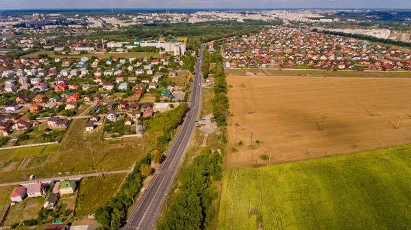 Вид Повітря Міський Пейзаж Дорогою Полем Хмарами — стокове фото