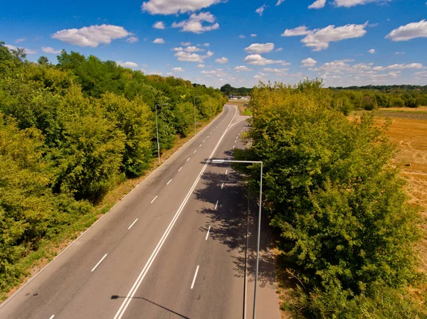 Veduta Aerea Della Strada Asfaltata Passa Attraverso Foresta — Foto Stock